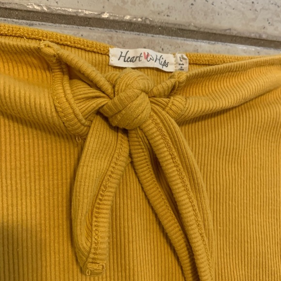 Heart & Hips Mustard Yellow Ribbed Off-the-Shoulder Crop Top - Size L - Picture 2 of 6